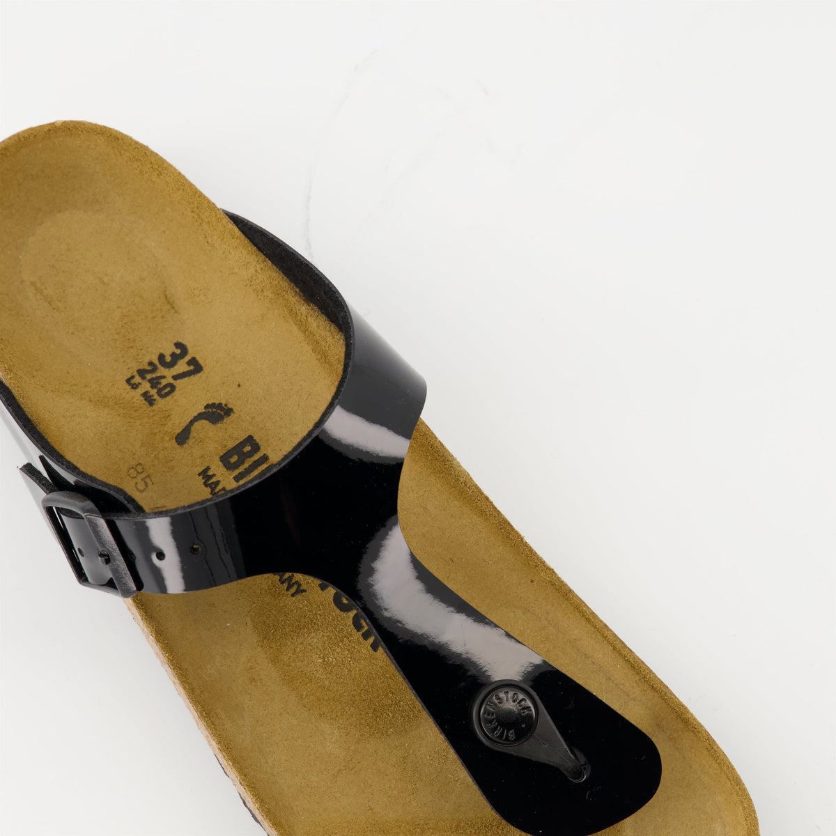 Tongs en cuir verni